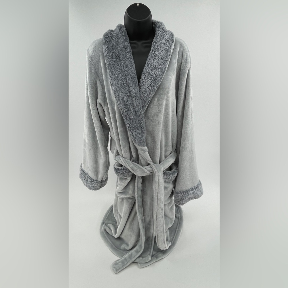 Bee & Willow Home Small/Medium Bath Shower Robe Light Grey Polyester Fleece